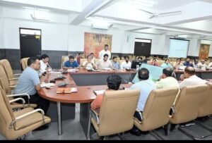 Ratlam ग्रीष्म के दृष्टिगत पेयजल के लिए एसडीएम ने ग्रामीण क्षेत्रों में कार्यों का निरीक्षण