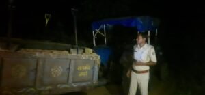 jharkhand बेरमो एसडीओ ने अवैध बालू लदा ट्रैक्टर जप्त कर थाना को किया सुपर्द