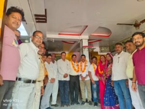 - भाजपा मंडल कार्यसमिति ने मनोनीत सभासदों  मालती मिश्र, सुशील सिंह व सीताराम मोदनवाल को दी बधाई- मनोनीत सभी सभासद पार्टी के कर्मठ कार्यकर्ता : मंडल अध्यक्ष
- यह रहे मौजूद - विजय सिंह - राजापुर, जगदीश चौरसिया, गोविन्द नारायण तिवारी, डॉ केपी सिंह, संजय निषाद, डॉ राम कृपाल वर्मा, दिनेश सिंह, शुभम सिंह, सत्य प्रकाश बरनवाल, डॉ विजय शंकर तिवारी, आशीष बरनवाल, सतीश सिंह आदि