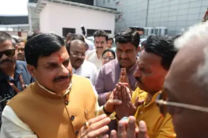 इंदौर पहुंचे सीएम डॉ. मोहन यादव, अग्निकांड पीड़ितों से मिले