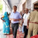 PRAYAGRAJ से कांग्रेस प्रत्याशी के पिता हिरासत में:रेवती रमण सिंह को थाने में बैठाया; आजमगढ़ में लाठीचार्ज; 14 सीटों पर 43% वोटिंग