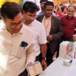 आज जनपद बहराइच मैं मुख्य चिकित्सा अधिकारी संजय सिंह ने अंतरराष्ट्रीय महिला दिवस के उपलक्ष्य में मंगलवार को सीएचसी मुस्तफाबाद