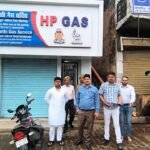 सुलतानपुर जनपद के जिला अधिकारी के निर्देश पर गैस एजेंसी पर संयुक्त छापेमारी, दस्तावेजों की हुई जांच