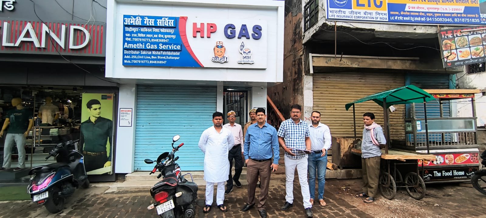 सुलतानपुर जनपद के जिला अधिकारी के निर्देश पर गैस एजेंसी पर संयुक्त छापेमारी, दस्तावेजों की हुई जांच