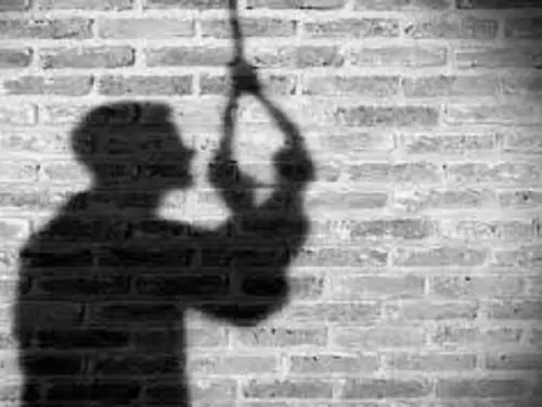 रेवाड़ी में MP की महिला ने लगाया फंदा