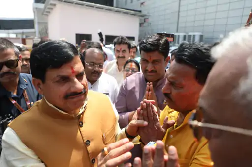 इंदौर पहुंचे सीएम डॉ. मोहन यादव, अग्निकांड पीड़ितों से मिले